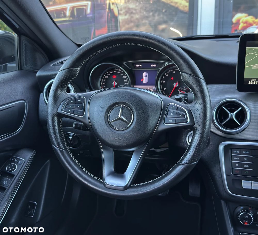 Mercedes-Benz GLA 200 7G-DCT - 31