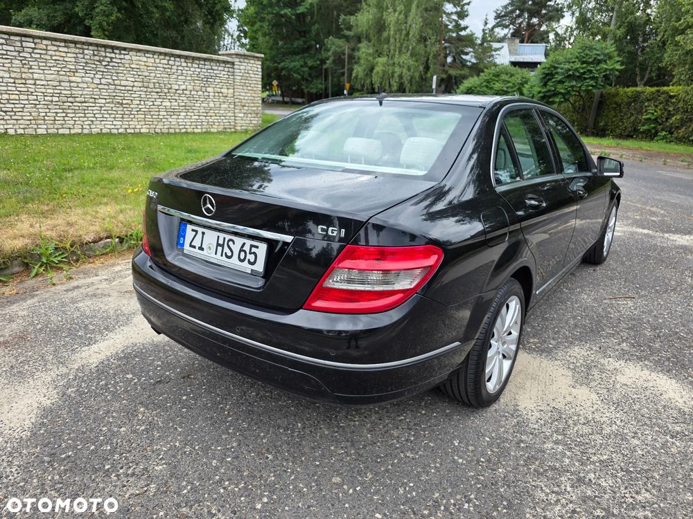 Mercedes-Benz Klasa C 180 CGI Automatik BlueEFFICIENCY Avantgarde - 21