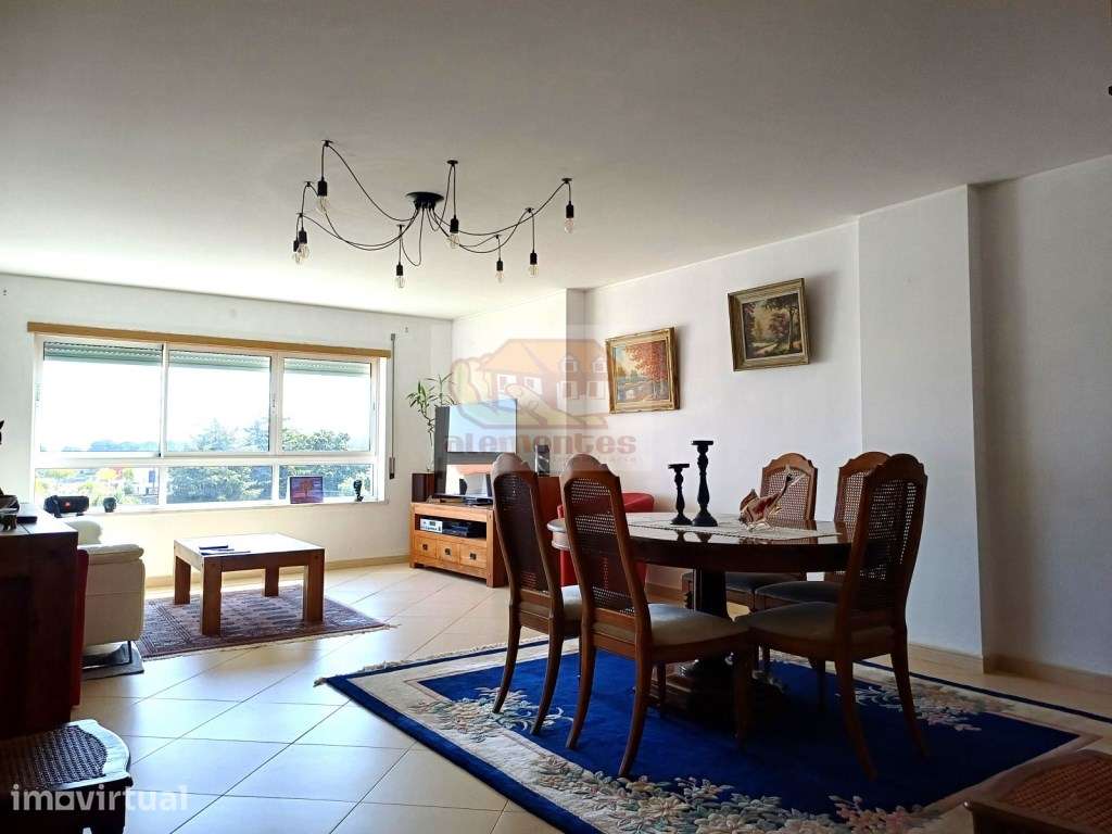 Apartamento T4 com varanda e vista desafogada - 5 minutos do centro - Grande imagem: 2/16