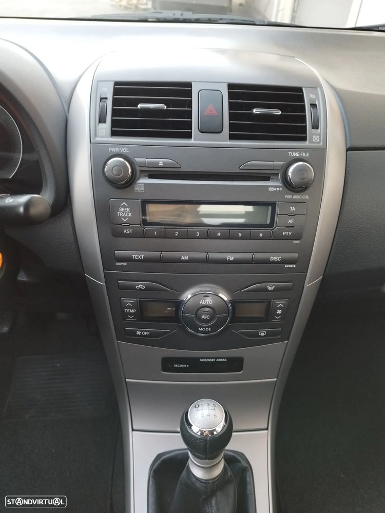 Toyota Corolla 1.4 D-4D Sol - 10