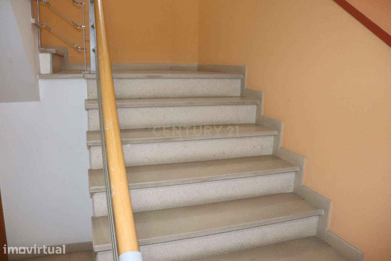 Carcavelos-Arneiro Arrendamento T1 mobilado e equipado. - Grande imagem: 2/19