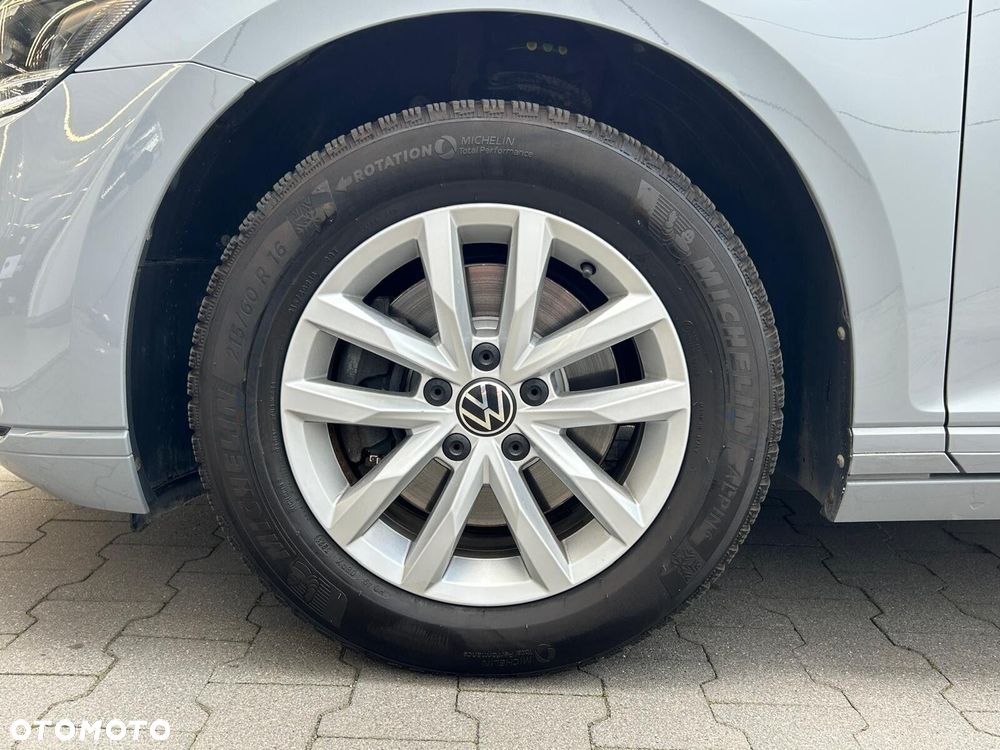 Volkswagen Passat - 36