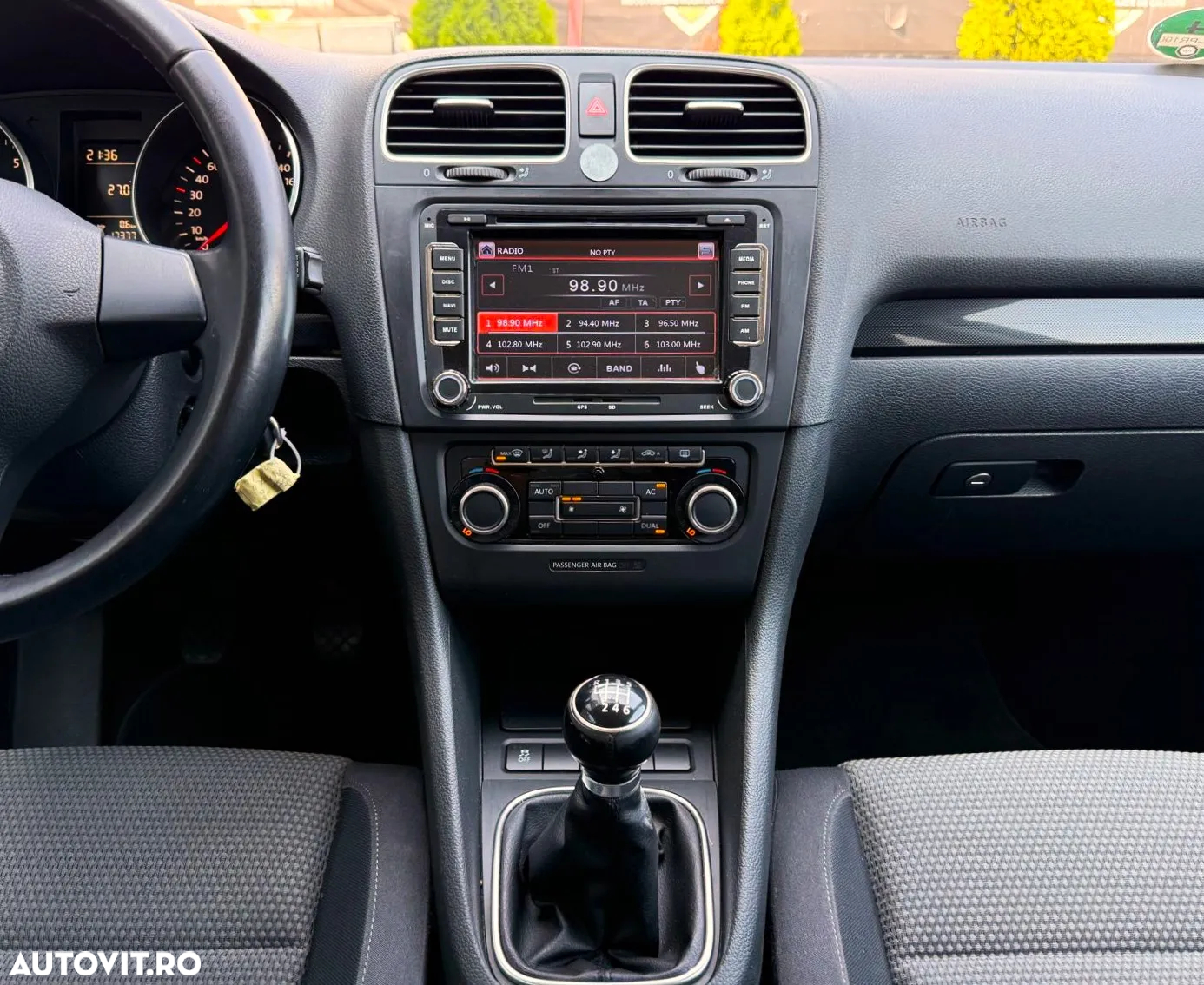 Volkswagen Golf - 8