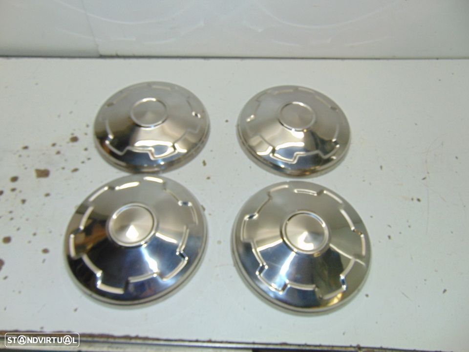 Toyota Corolla 1200 Tampoes de roda novos. Jogo 155€, cada 50€. Nao respondo a sms's. - 1