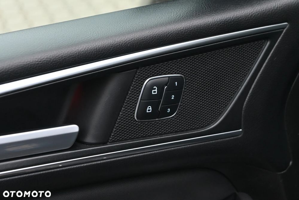 Ford S-Max 2.0 TDCi 4WD Titanium PowerShift - 40