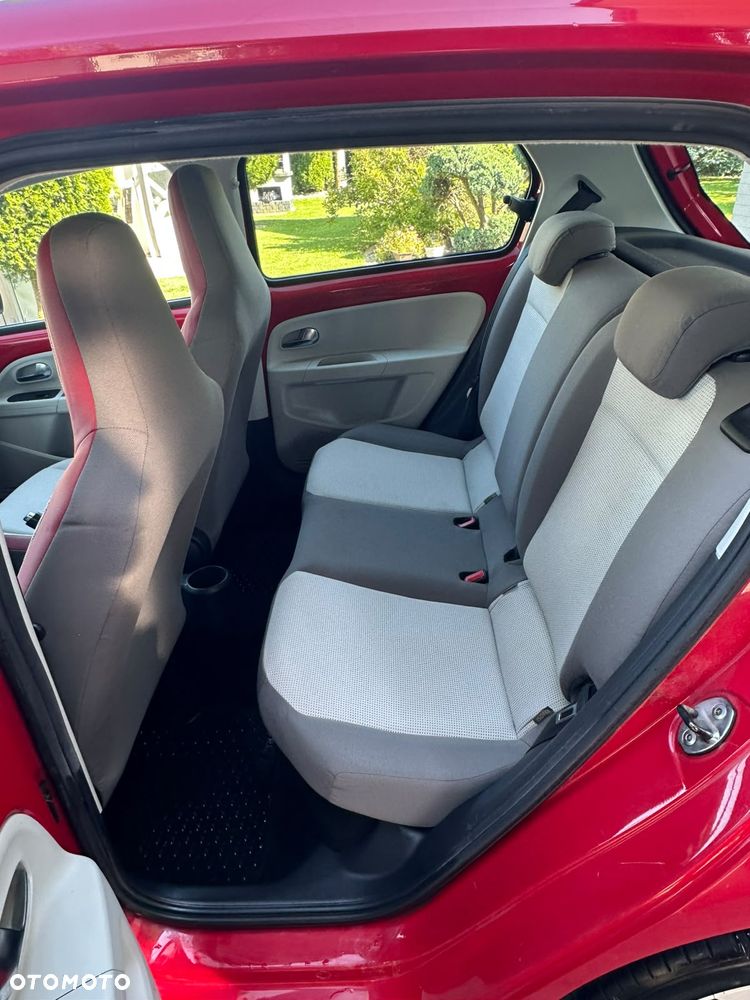Volkswagen up! Active - 27