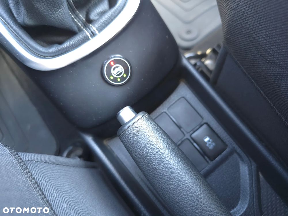 Toyota Yaris 1.33 Premium - 29