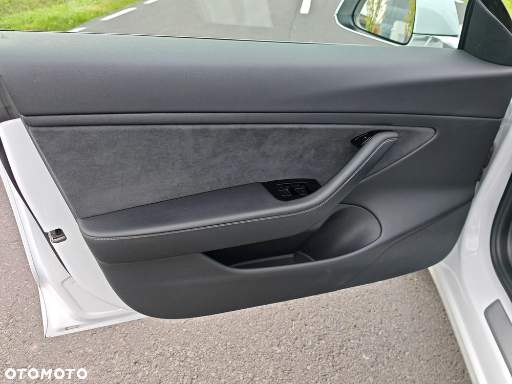 Tesla Model 3 - 16