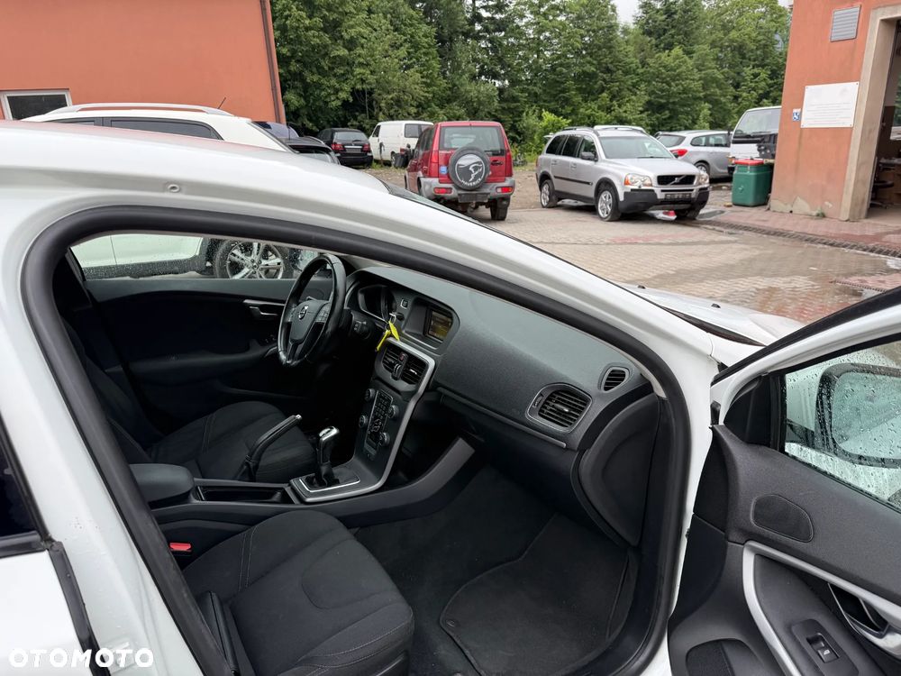 Volvo V40 D2 - 9