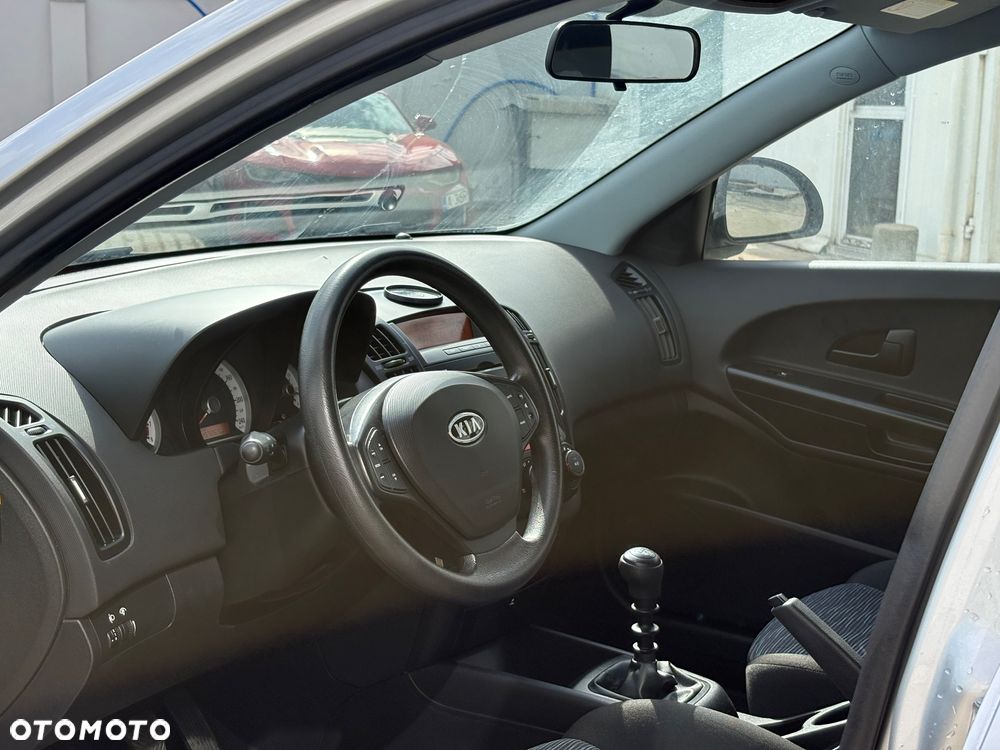 Kia Ceed 1.6 S Euro2012 - 8