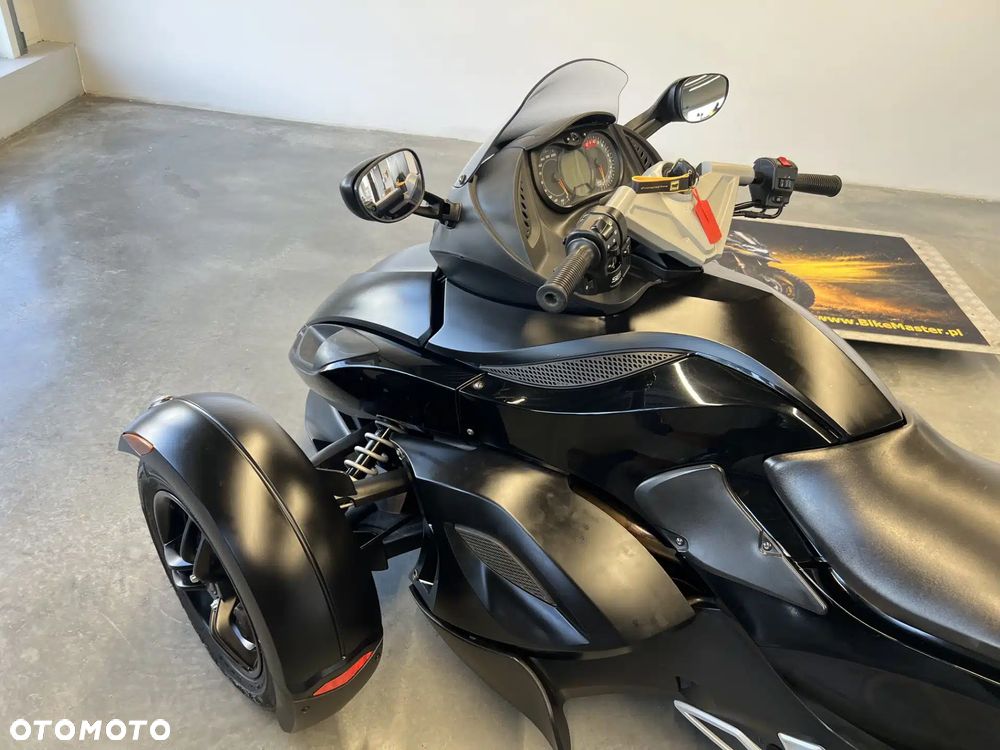 Can-Am Spyder - 16