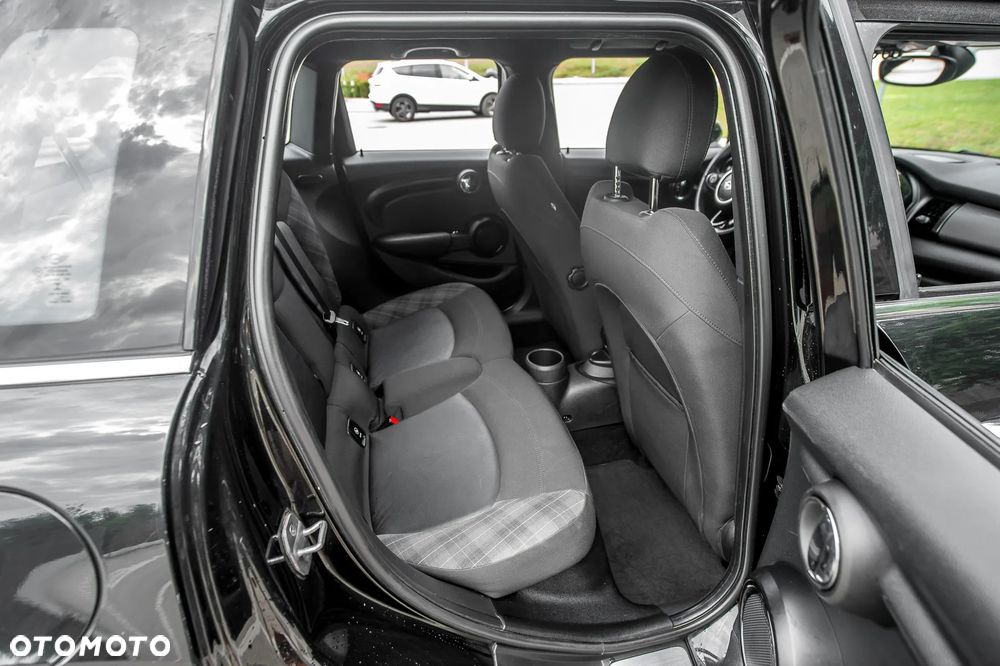 MINI Cooper Essential Trim - 10