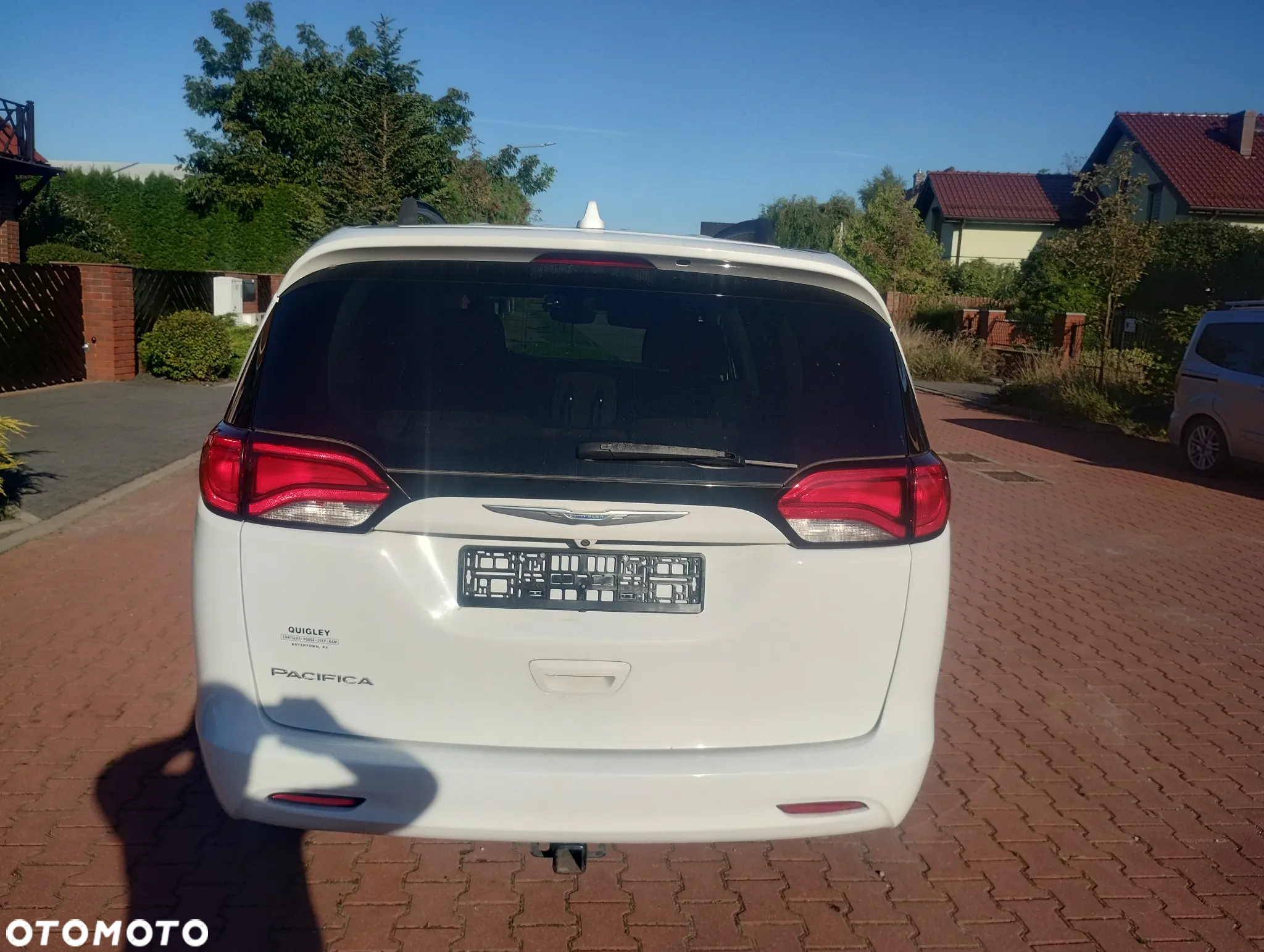 Chrysler Pacifica - 2