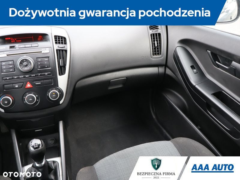 Kia Ceed - 10