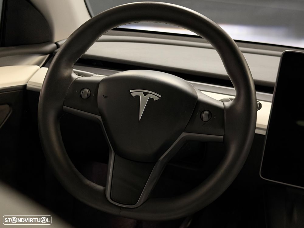 Tesla Model Y Long Range Dual Motor AWD - 13