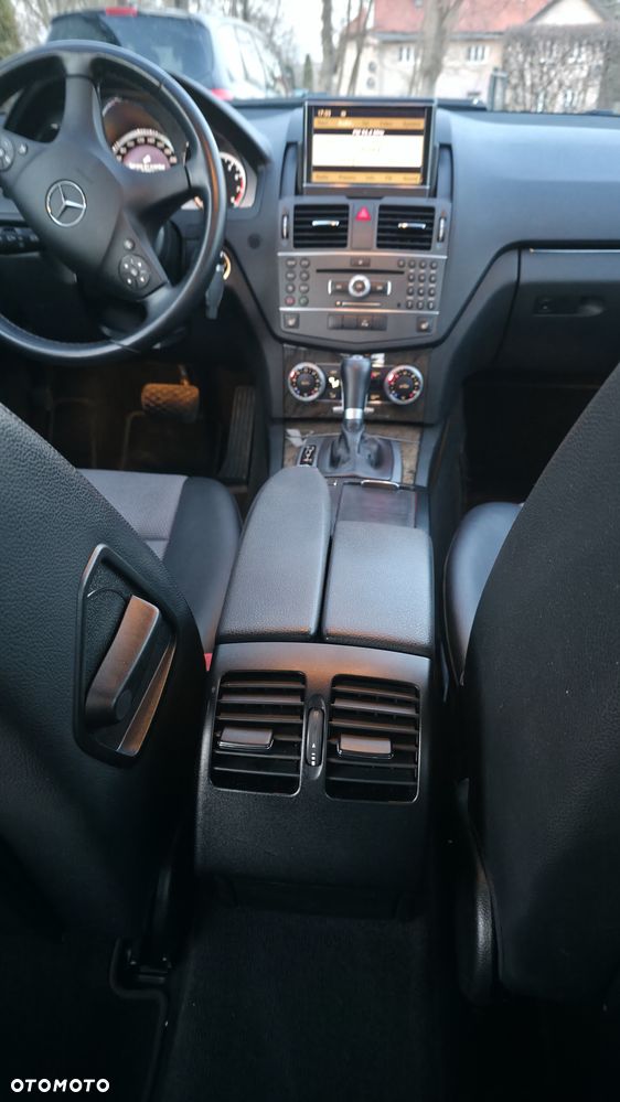 Mercedes-Benz Klasa C 200 (BlueEFFICIENCY) 7G-TRONIC Avantgarde - 22