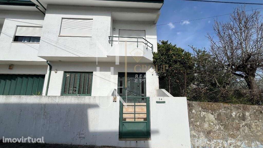 Prédio com 3 Frações independentes (dois T2 e Comercio) Cidade Maia - Grande imagem: 3/34