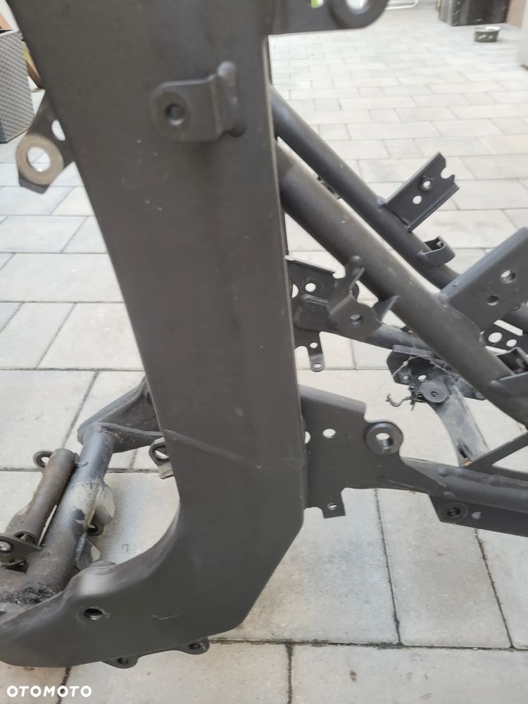 Rama z dokumentami Yamaha MT 125 2021 - 12