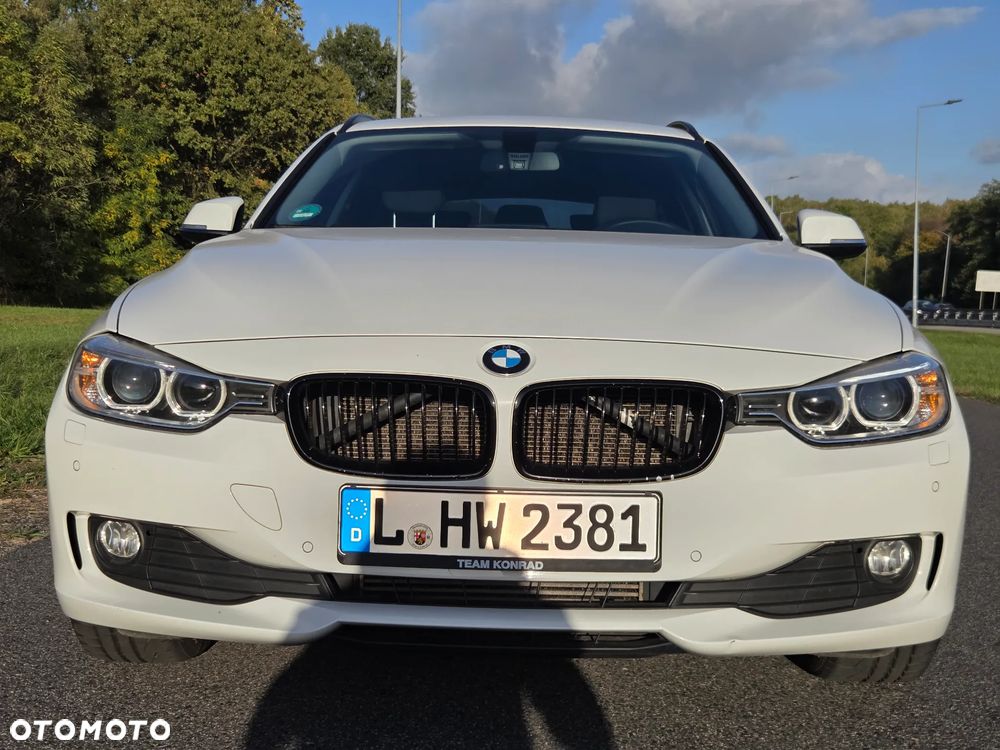 BMW Seria 3 318d xDrive - 32