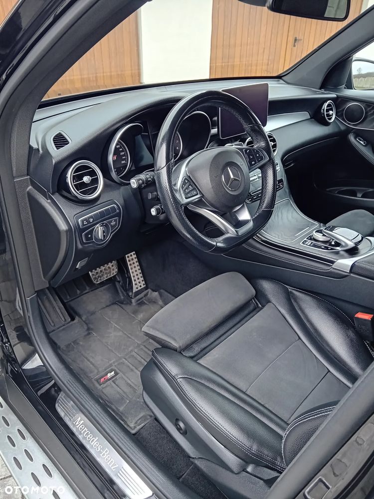 Mercedes-Benz GLC 250 4Matic 9G-TRONIC AMG Line - 22