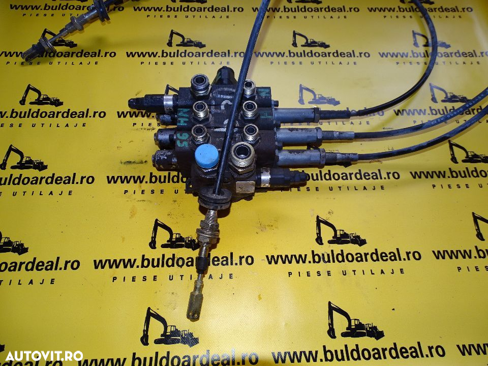 Distribuitor  fata buldoexcavator New Holland LB 110 - 7