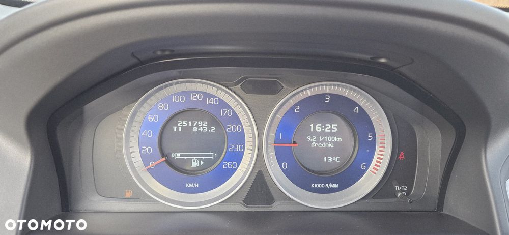 Volvo XC 60 D4 RDesign - 38