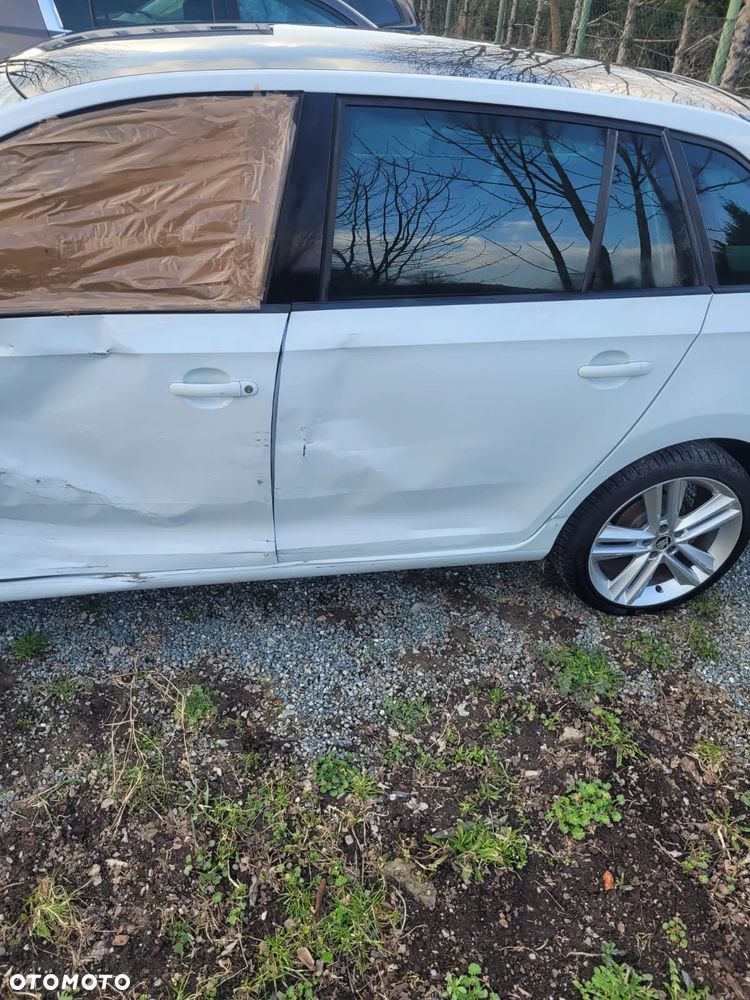 Skoda RAPID 1.2 TSI (Green tec) Cool Edition Red & Grey - 5