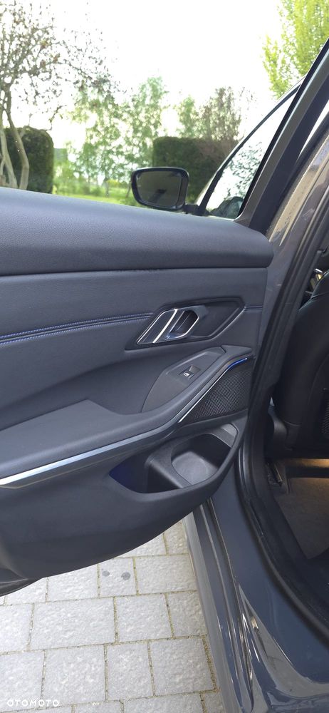 BMW Seria 3 320d xDrive M Sport - 17