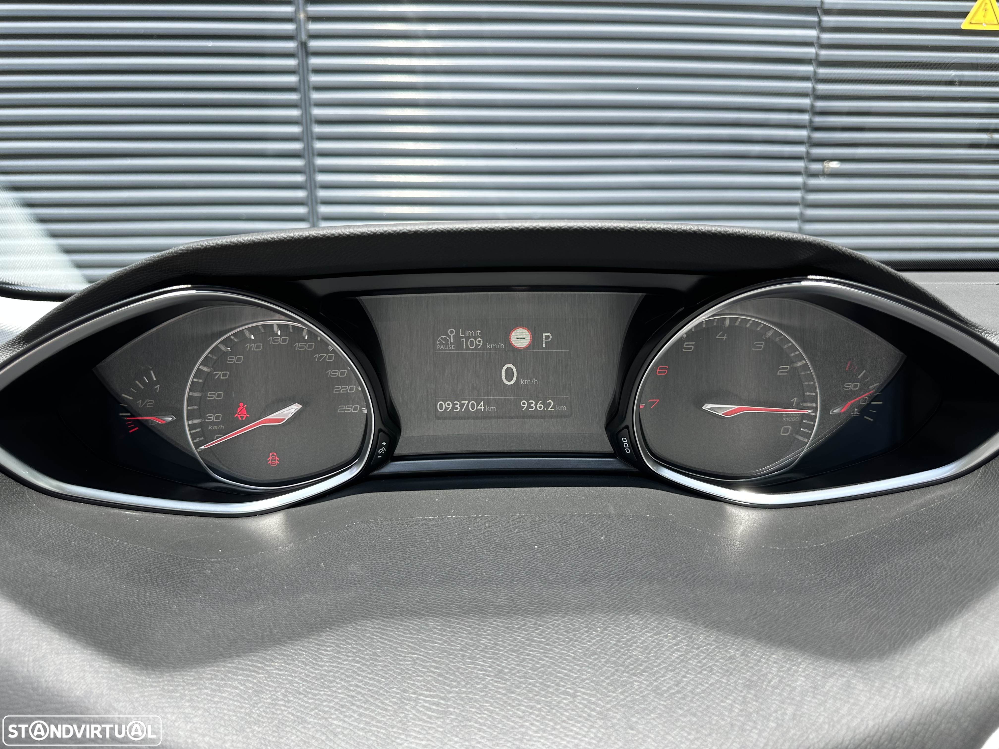 Peugeot 308 1.2 PureTech Allure Pack EAT8 - 19