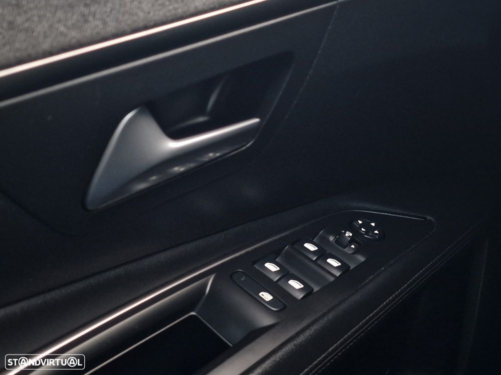 Peugeot 3008 PureTech 130 Stop & Start GPF EAT8 Allure - 24
