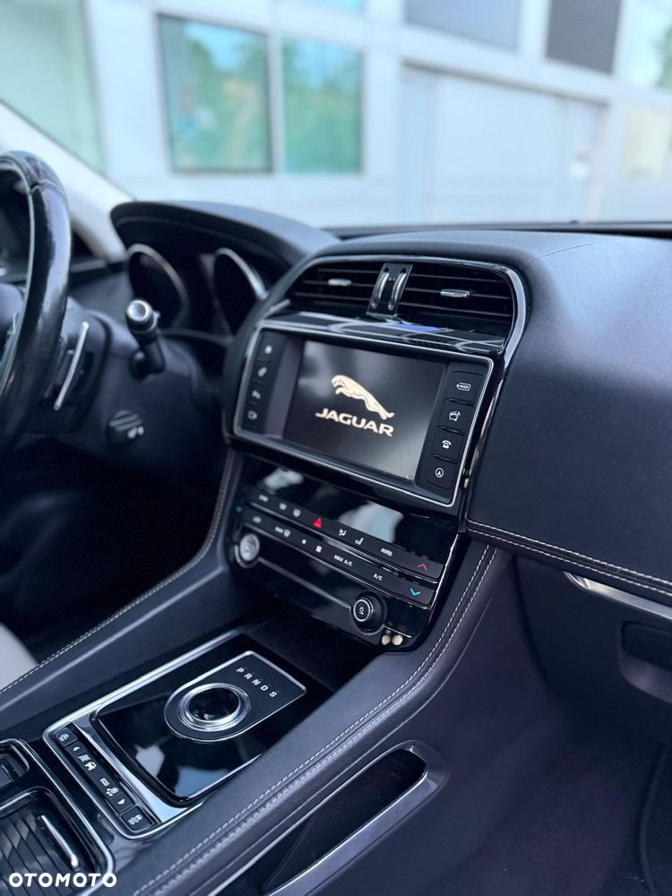 Jaguar F-Pace 2.0 i4D AWD R-Sport - 14