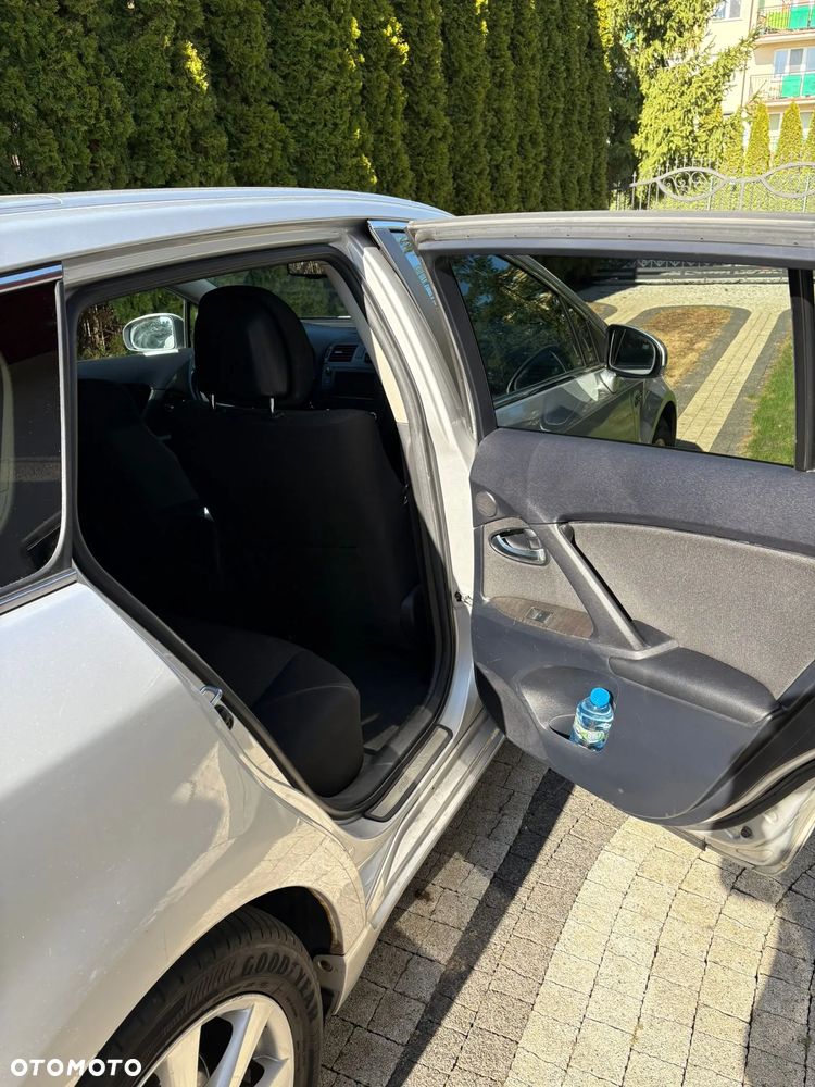 Toyota Avensis - 17