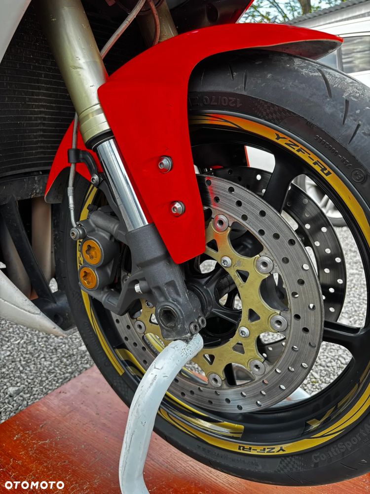Yamaha R1 - 9