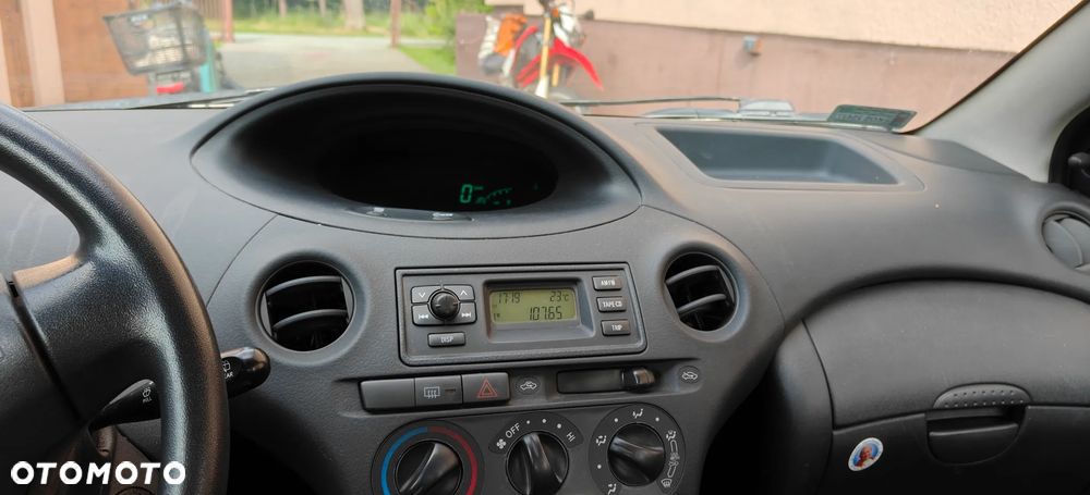 Toyota Yaris 1.0 Base - 5