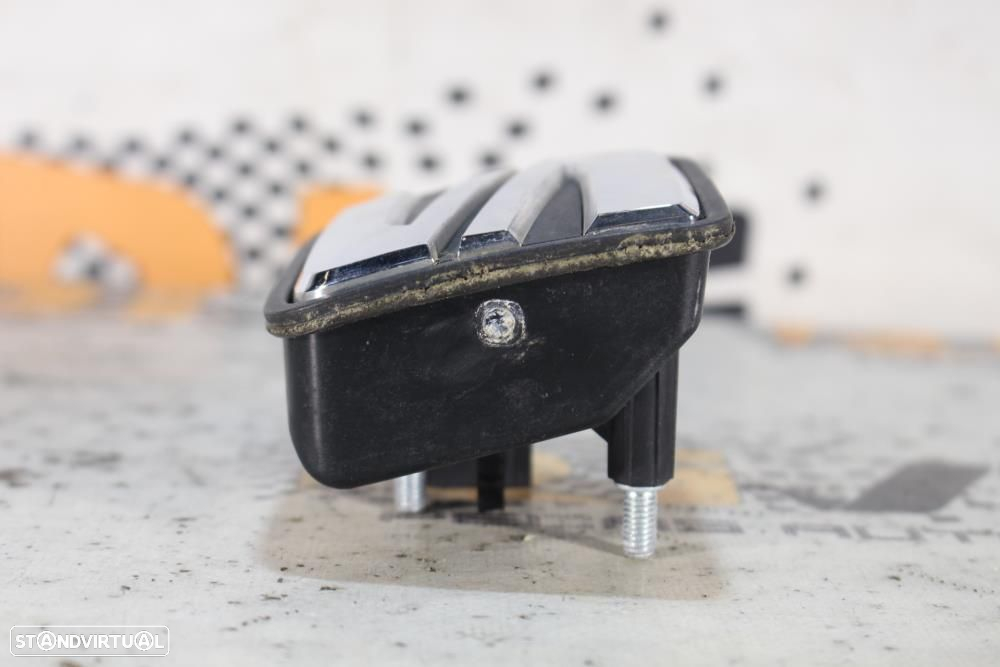Puxador Da Tampa Da Mala Seat Leon (5F1)  5F0827565a / Símbolo Da Mala - 5