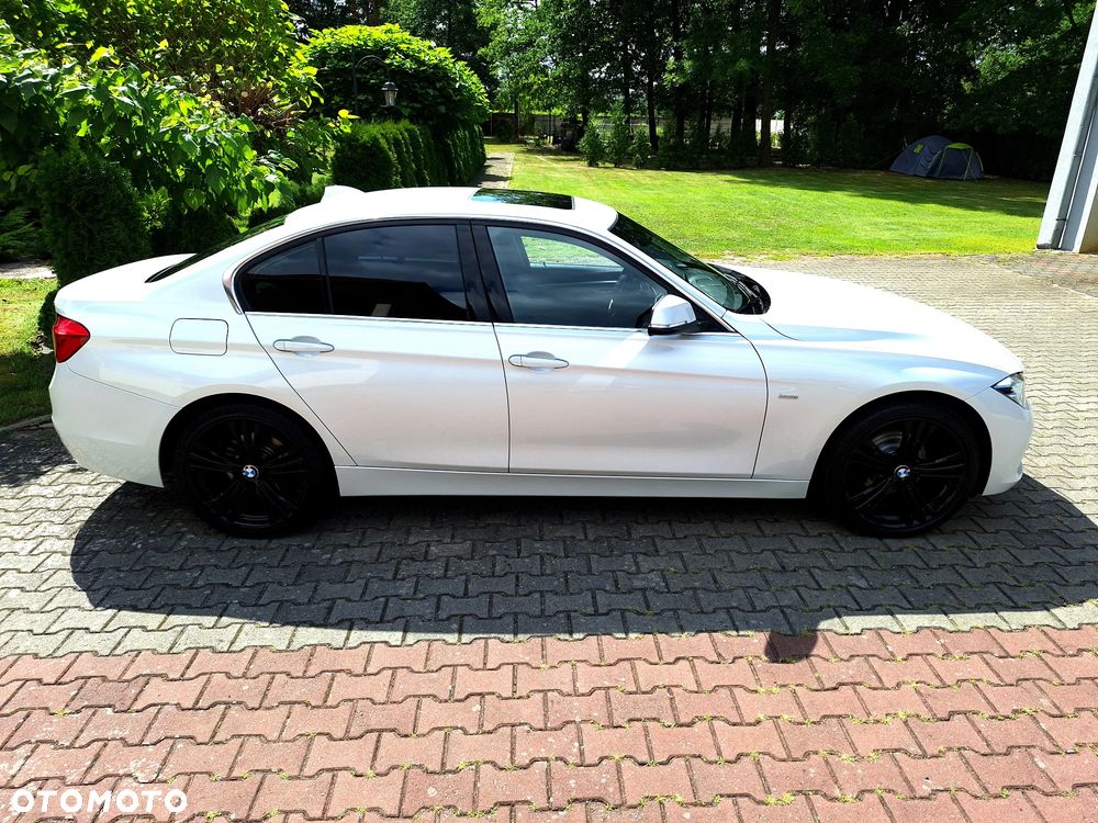 BMW Seria 3 320i Luxury Line - 2