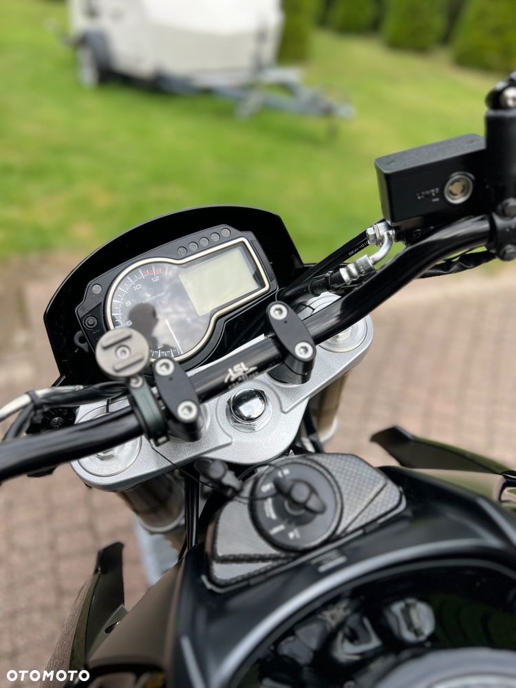 Suzuki GSR - 20
