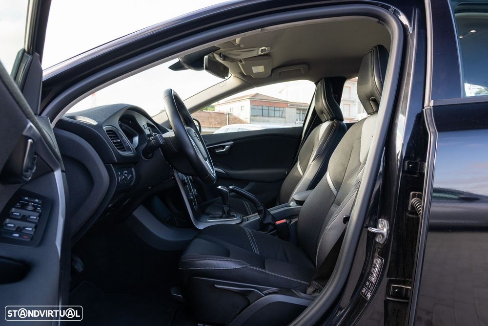 Volvo V40 2.0 D3 Momentum - 11