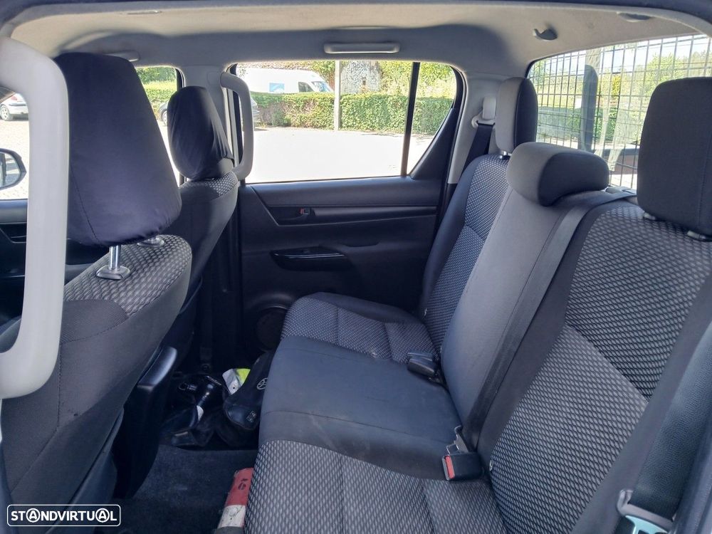 Toyota Hilux 2.4 D-4D 2WD CD - 11