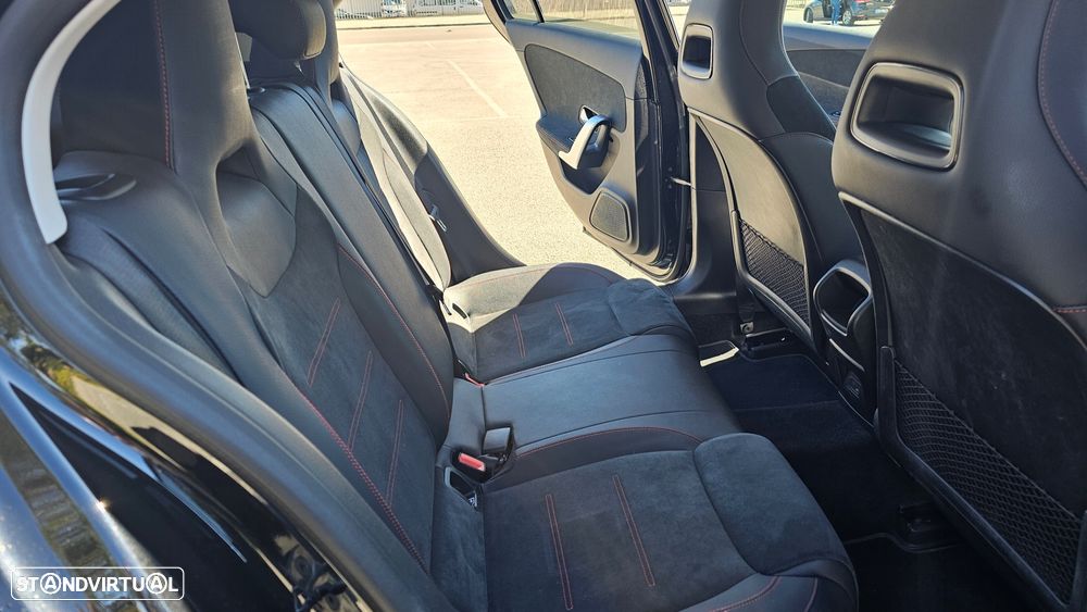 Mercedes-Benz A 250 e AMG Line - 16