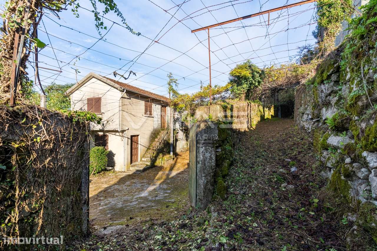 Moradia para Restaurar T0 Venda em Caires,Amares