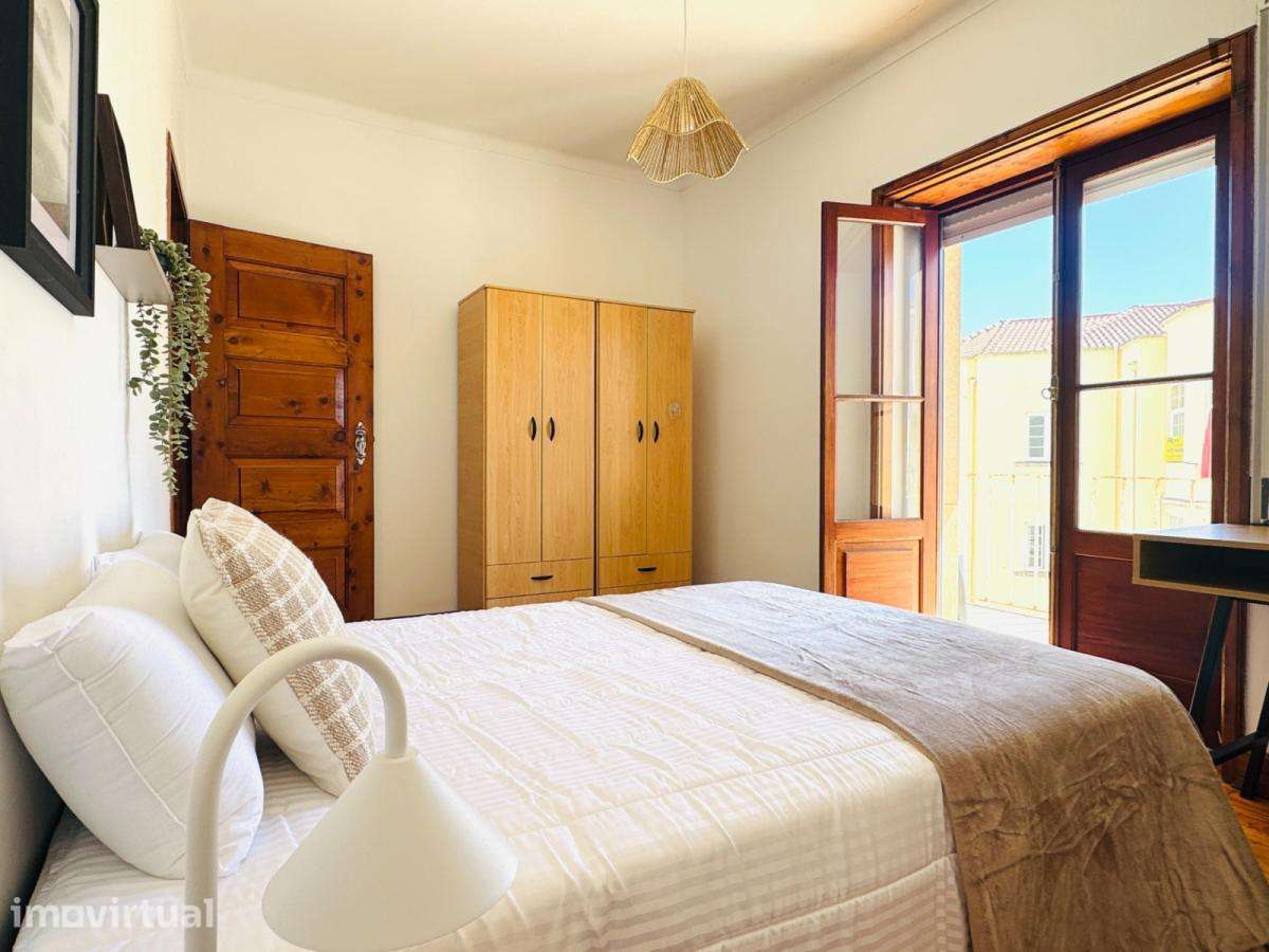 Quarto - localizado em Montes Claros Coimbra - Grande imagem: 2/9