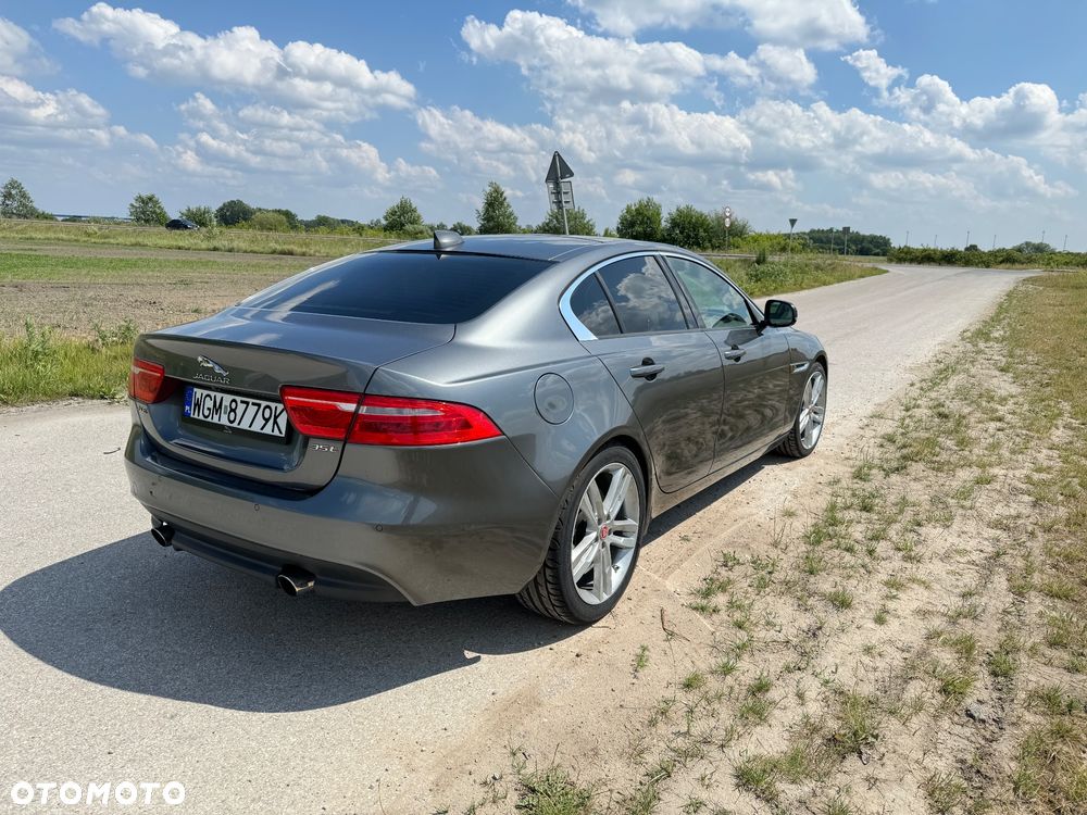 Jaguar XE - 9