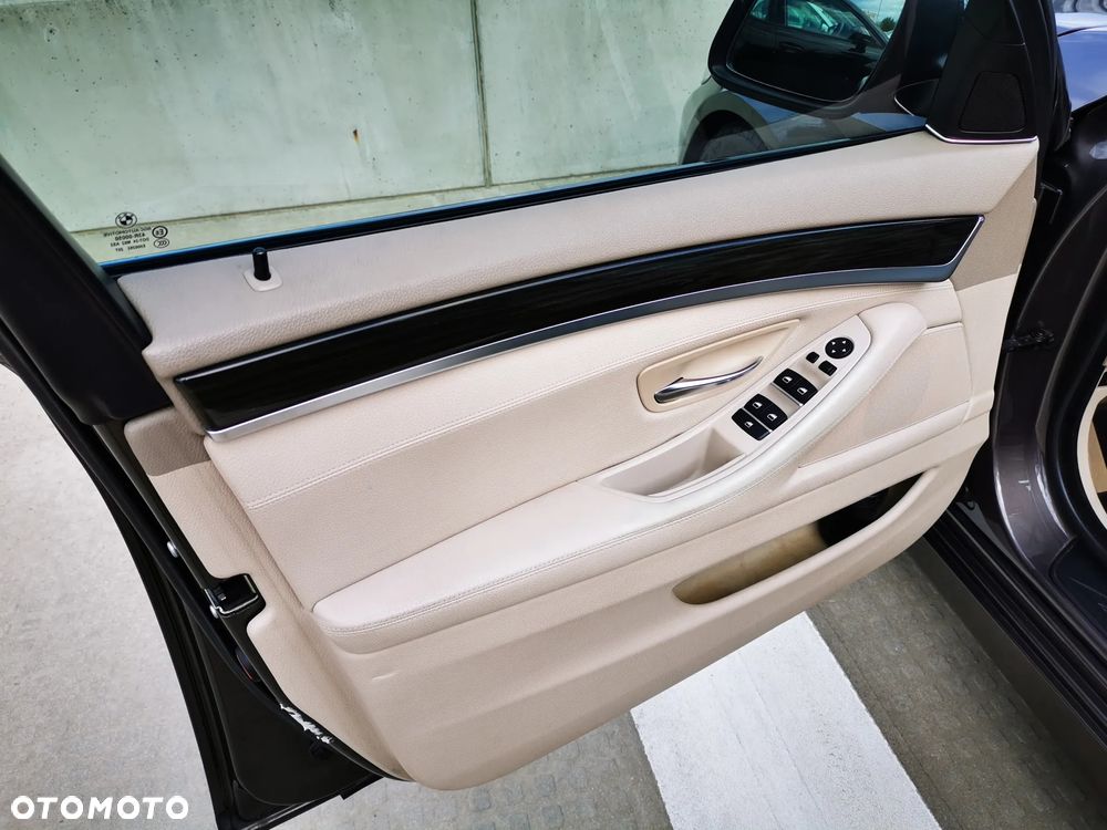 BMW Seria 5 530d xDrive - 11