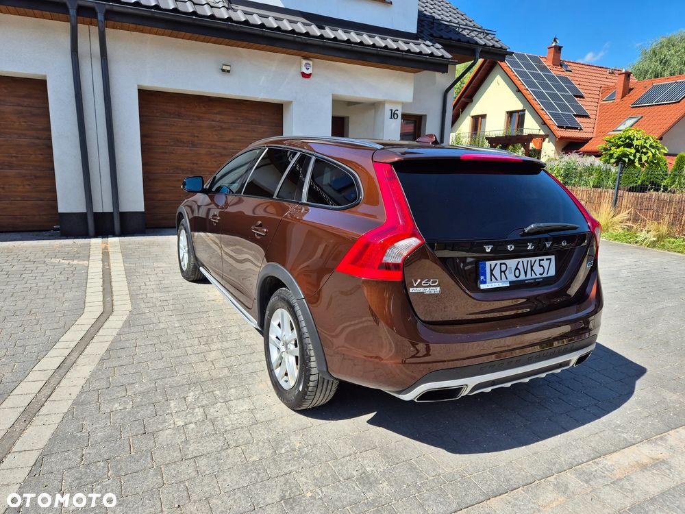 Volvo V60 Cross Country D3 Drive-E Momentum - 4