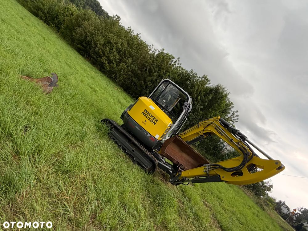 Wacker Neuson EZ38 koparka Gąsienicowa 4 tony. 2018 rok. Maszyna jak nowa 1600mtg.  Aktualna DEKRA BMWT 2026r. dodatkowa linia Hydrauliczna. Zamki na tłokach. Szybko-złącze Hydrauliczne. zmiana łyżek bez wychodzenia z Kabiny! Ani deka luzów wycieków. Okazja! 2 łyżki Oryginalne skandynawskiego typu. Yanmar silnik. Maszyna z Norwegii z Gospodarstwa Aktualna Dokumentacja! ani deka luzów i wycieków! OKAZJA Linia Hydr. Plus. Długie ramię PLUS. Oświetlenie LED. Gąski bardzo ładne. Wielka Okazja! Pełne sterowanie z dżojstików!! - 19