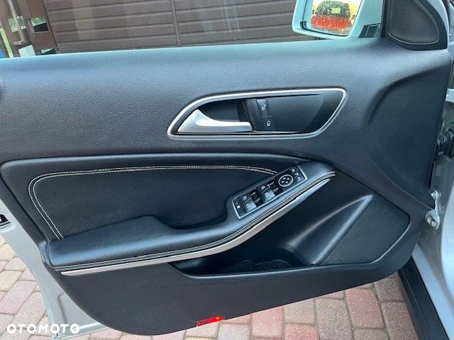 Mercedes-Benz GLA 220 CDI 4Matic 7G-DCT - 22