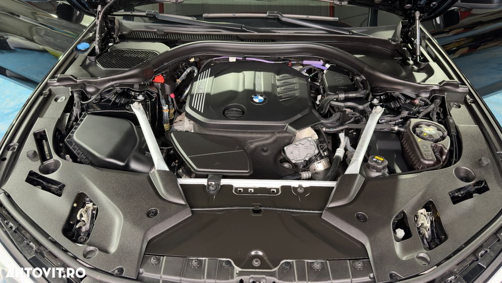 BMW Seria 5 520d xDrive AT MHEV - 18