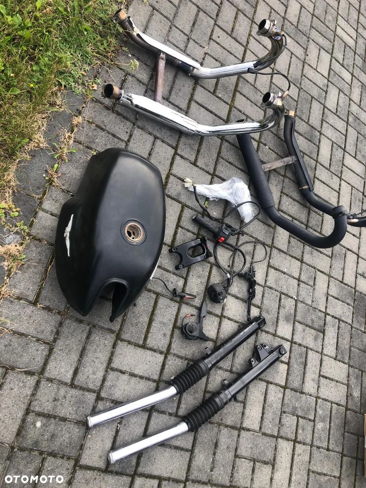 Moto Guzzi V7  zbiornik kolektor kardan  Lampa Led  rama przełączniki - 1