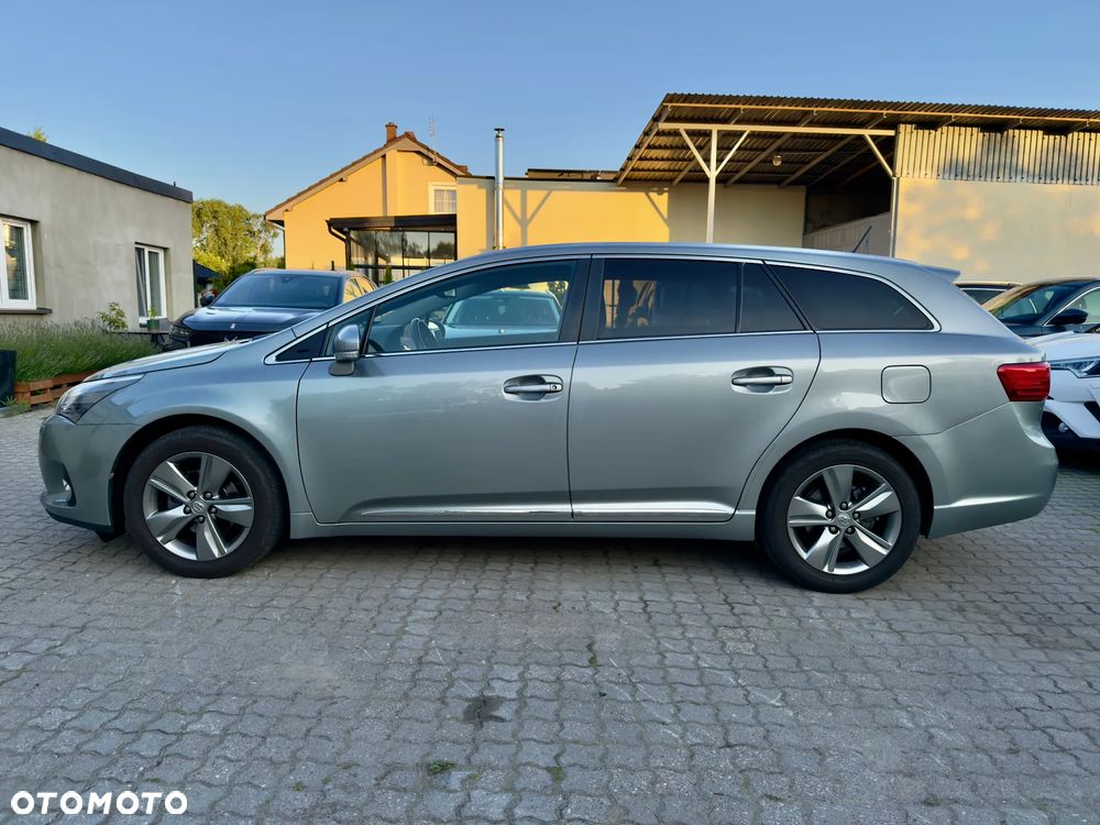 Toyota Avensis 2.0 Executive - 4